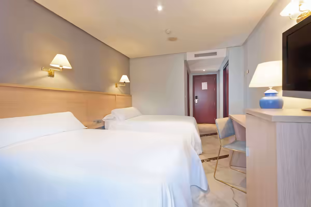 Hotel Puertollano guest room 2
